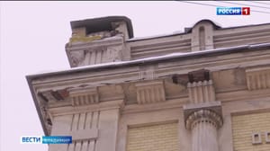Вести. Владимир - Во Владимире фасаду старинного здания ВлГУ у Золотых ворот срочно требуется реставрация