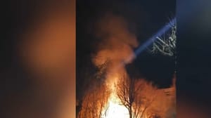 Вести. Марий Эл Пожарным пришлось дважды тушить расселённый дом в Йошкар-Оле