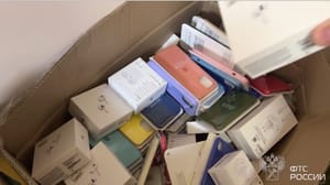 Вести. Регион-Тюмень Контрафактные аксессуары для телефонов на сумму 25 млн рублей изъяли из продажи в Тюмени