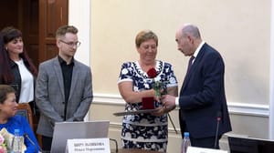Вести Поморья Главный трансплантолог России в Архангельске наградил отличившихся доноров