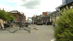 Вести. Южный Урал На главной пешеходной улице Челябинска демонтируют торговые ряды