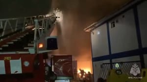 Новости Пожар на московском складе распространился на 800 "квадратов"