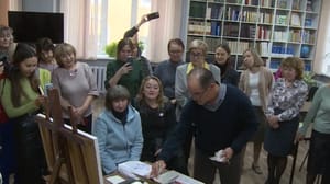 Вести. Марий Эл Художник Сергей Алдушкин провёл мастер-класс по живописи на открытии своей выставки в Йошкар-Оле