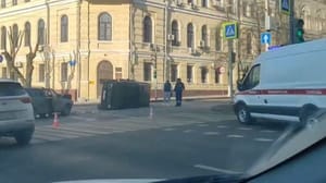 Вести. Волгоград Mercedes-Benz G-Класс перевернулся в центре Волгограда
