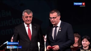 Вести. Алания В преддверии дня медицинского работника Сергей Меняйло наградил отличившихся докторов республики