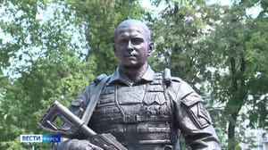 Вести-Курск В Курске открыли памятник прапорщику пограничной службы Евгению Пронину