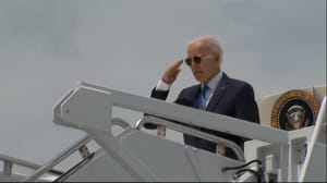 Новости Президент США Джо Байден вернулся к своим обязанностям в Вашингтоне