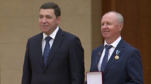 Вести. Урал Евгений Куйвашев вручил федеральные и региональные награды выдающимся уральцам