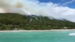 Вести Сочи Крупный лесной пожар вдоль республиканской трассы тушат в Гагре