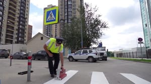 Вести. Регион-Тюмень Безопасность дорог и переходов у тюменских школ проверяют перед учебным годом