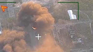 Новости Минобороны России показало кадры уничтожения танка ВСУ FPV-дроном