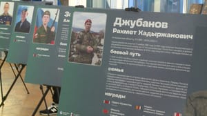Вести. Астраханская область В Астрахани открылась выставка о бойцах СВО