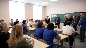 Вести. Белгород В Комсомольской школе прошли учения по гражданской обороне