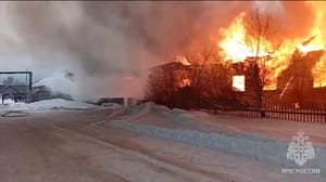 Новости Восемь человек погибли при пожаре в многоквартирном доме в Кировской области