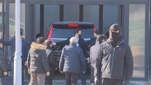Новости Сторонники президента Южной Кореи ворвались в здание суда