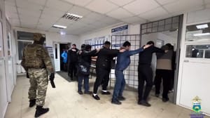 Вести. Регион-Тюмень Массовая проверка мигрантов прошла в кафе и торговых точках Тюмени