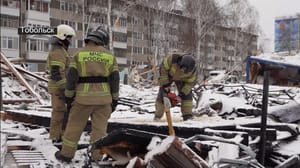 Conduce. Empleados de la organización Tobolsk cargados de explosión de gas en una casa privada