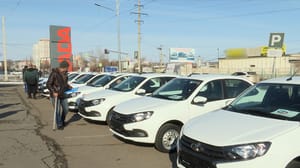 Vesti – アムール地域アムール住民、生産の犠牲者、新車の上に手渡