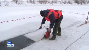 Новости Уфы и Башкортостана - В Ленинском районе Уфы приступили к резке льда для новогодних городков