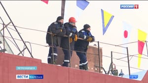 Вести. Карелия - На Онежском судостроительном заводе спустили на воду новый краболов