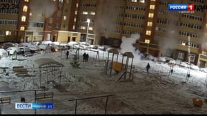Вести. Марий Эл - В Йошкар-Оле от взрыва петарды с крыши дома упал снег