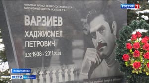 Вести. Алания - На Аллее Славы во Владикавказе почтили память Хаджисмела Варзиева
