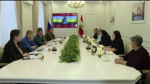 Вести-Курск - В Курске Роман Старовойт встретился с активистами организации «Матери Курского края»