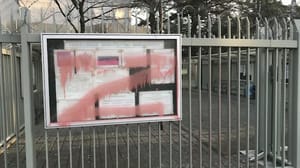 Новости - Вандалы распылили краску на генконсульство России в Бонне