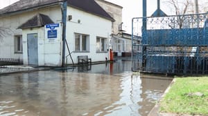Вести. Красноярск - В железнодорожном районе Красноярска без холодной воды остались десятки домов