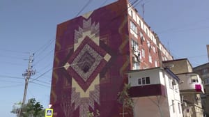 Вести - В Дербенте прошел ежегодный стрит-арт фестиваль "Стена"