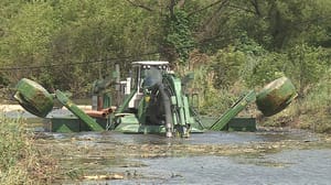Вести. Белгород В Яковлевском округе очищают русло реки Ворскла