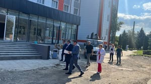 Вести. Кабардино-Балкария Казбек Коков проинспектировал ход благоустройства территории больничного городка в Нальчике