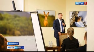 Вести. Марий Эл Сенатор от Марий Эл Константин Косачев открыл фотовыставку «Первозданная Россия» в Йошкар-Оле
