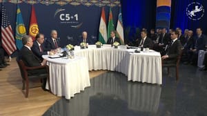 В центре Азии с Робертом Францевым Центральноазиатский саммит с Байденом и несъедобное золото