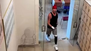 Новости Костомаров показал, как бегает по лестнице
