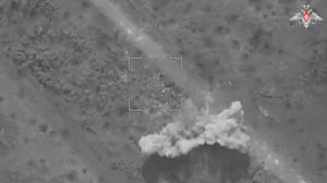 Новости На видео попал артиллерийский удар по украинской пехоте