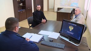 Вести. Хабаровск - Мошенники вернули 85-летнему пенсионеру из Хабаровска триста тысяч рублей