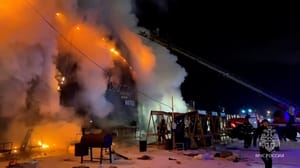 Новости Здание гостиничного комплекса горит в Тольятти