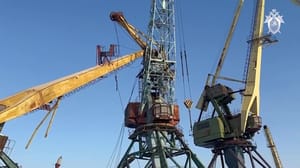 Новости - Момент падения портального крана в Самаре попал на видео