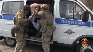 Новости Силовики скрутили мужчину, напавшего с топором на человека в Абакане