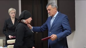 Вести. Аланийы хабæрттæ Сергей Меняйло фембæлд, сæрмагонд æфсæддон операцийы зонæйы йе фсæддон хæс æххæстгæнгæйæ чи фæмарди, уыцы хæстонты бинонтимæ