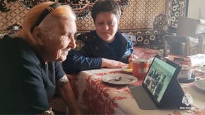 Вести. Южный Урал Бойцы СВО поблагодарили челябинскую бабушку за шерстяные одеяла