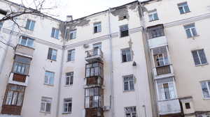 Вести. Ярославль В горевшей "сталинке" на Ленина начали строить временную крышу