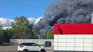Новости Горящий в Подмосковье склад поликарбоната сняли на видео