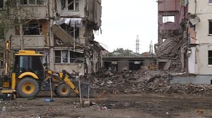 Вести. Белгород В Белгороде около 100 человек принимали участие в разборе завалов в доме на улице Щорса