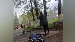 Вести. Владимир Жительница многоэтажки в Коврове держит в страхе соседских детей