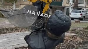 Новости В Кривом Роге снесены памятники Пушкину и Лермонтову