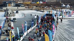 Primorye - Aniversário meia maratona de gelo Magic Vladivostok Ice Run foi realizada em Novik Bay