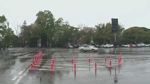Вести Сочи Парковка на площади у Зимнего театра в Сочи стала платной