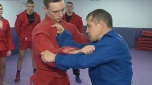 Вести. Приморье Титулованный спортсмен провел мастер-класс по боксу для курсантов МГУ им. Невельского